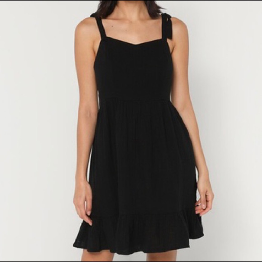 Old Navy black shoulder tie dress. Has pockets! 😆